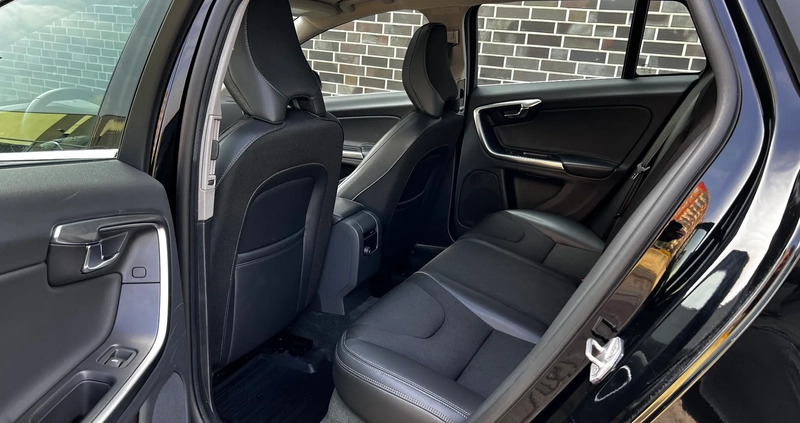 Volvo V60 cena 48500 przebieg: 178000, rok produkcji 2015 z Katowice małe 667
